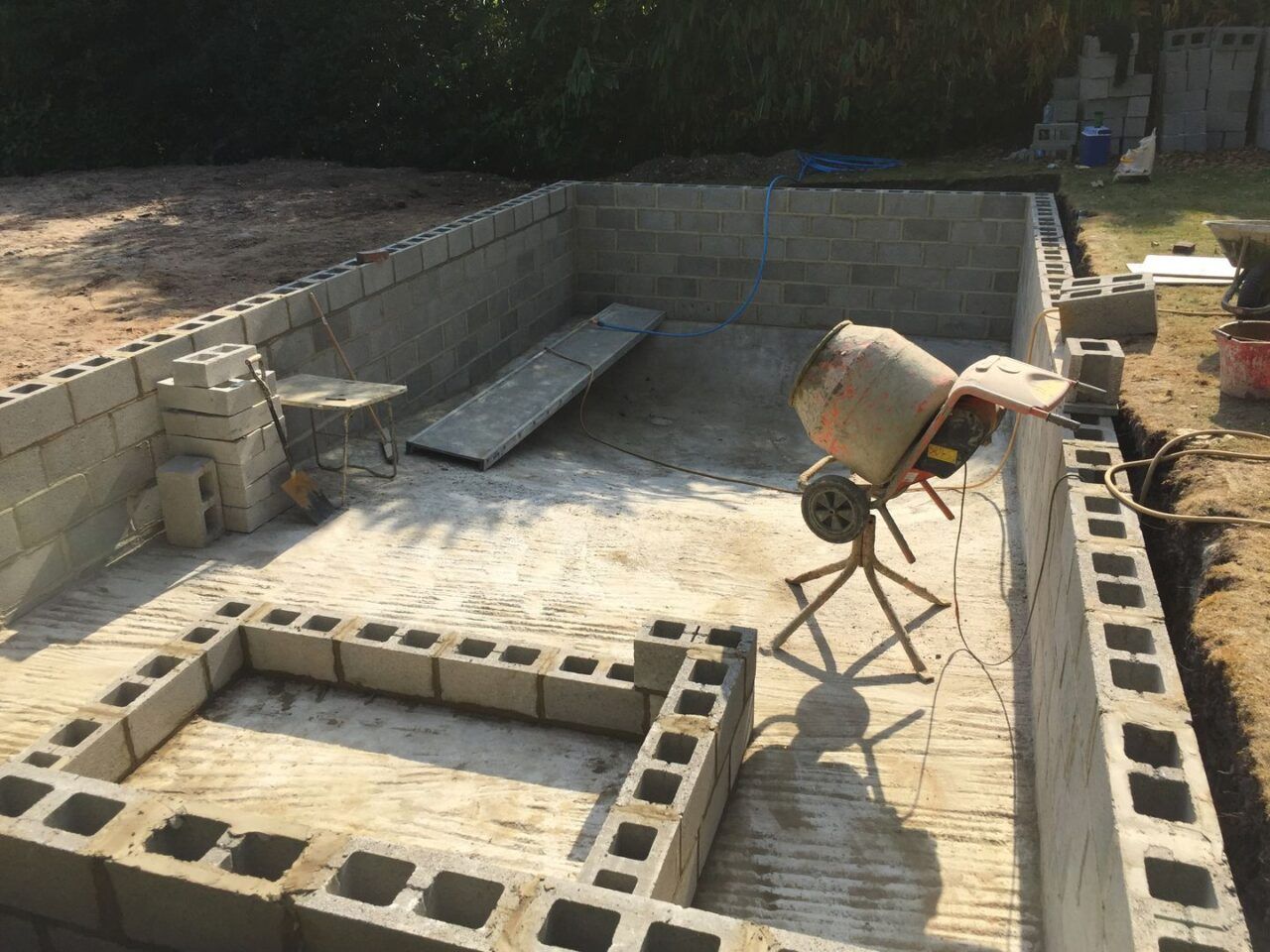 Concrete blocks were used to build the sides of fast flow water-injected spa area that could comfortably seat eight people