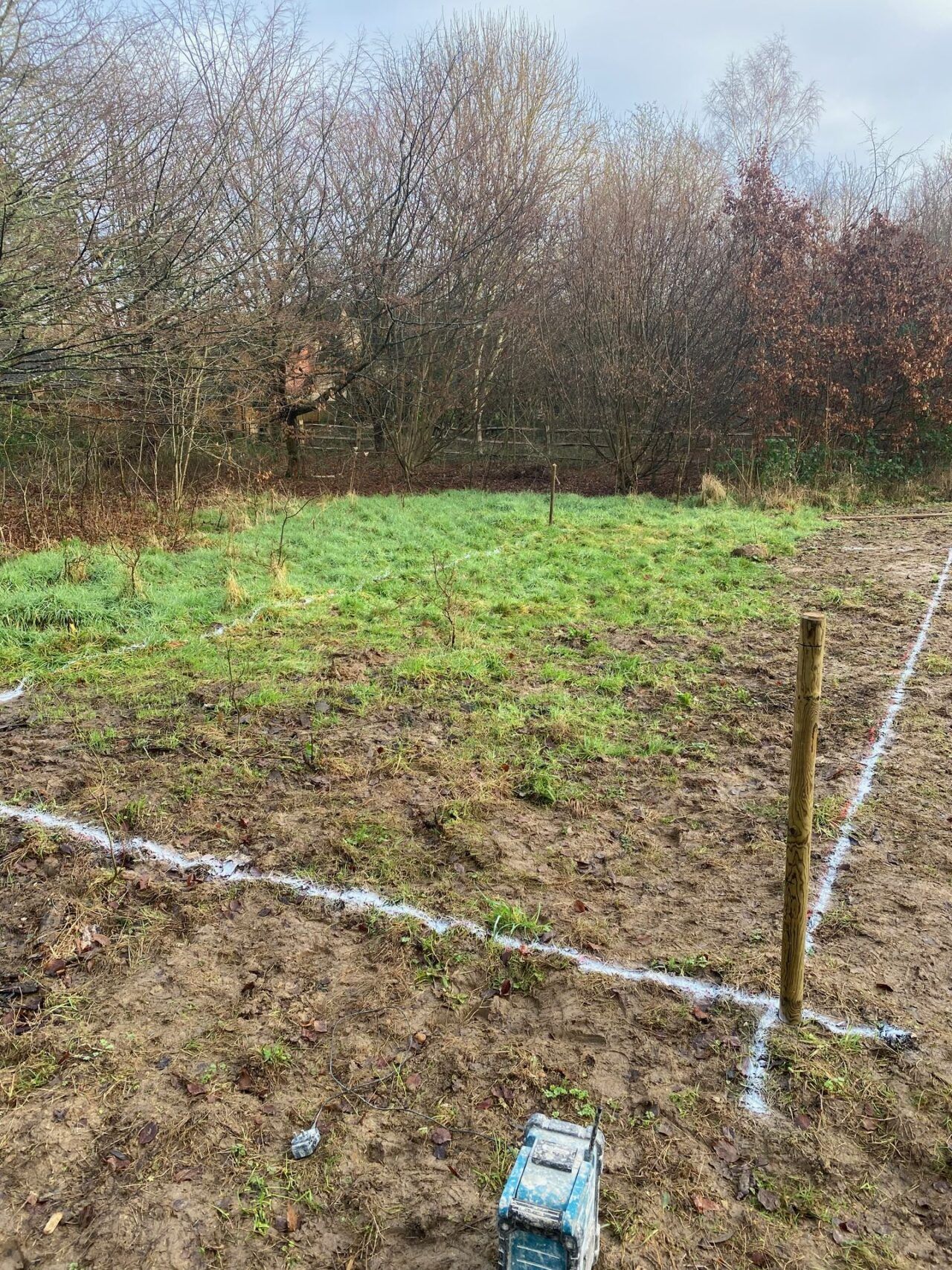 Marking the edges and shape of the swimming pool