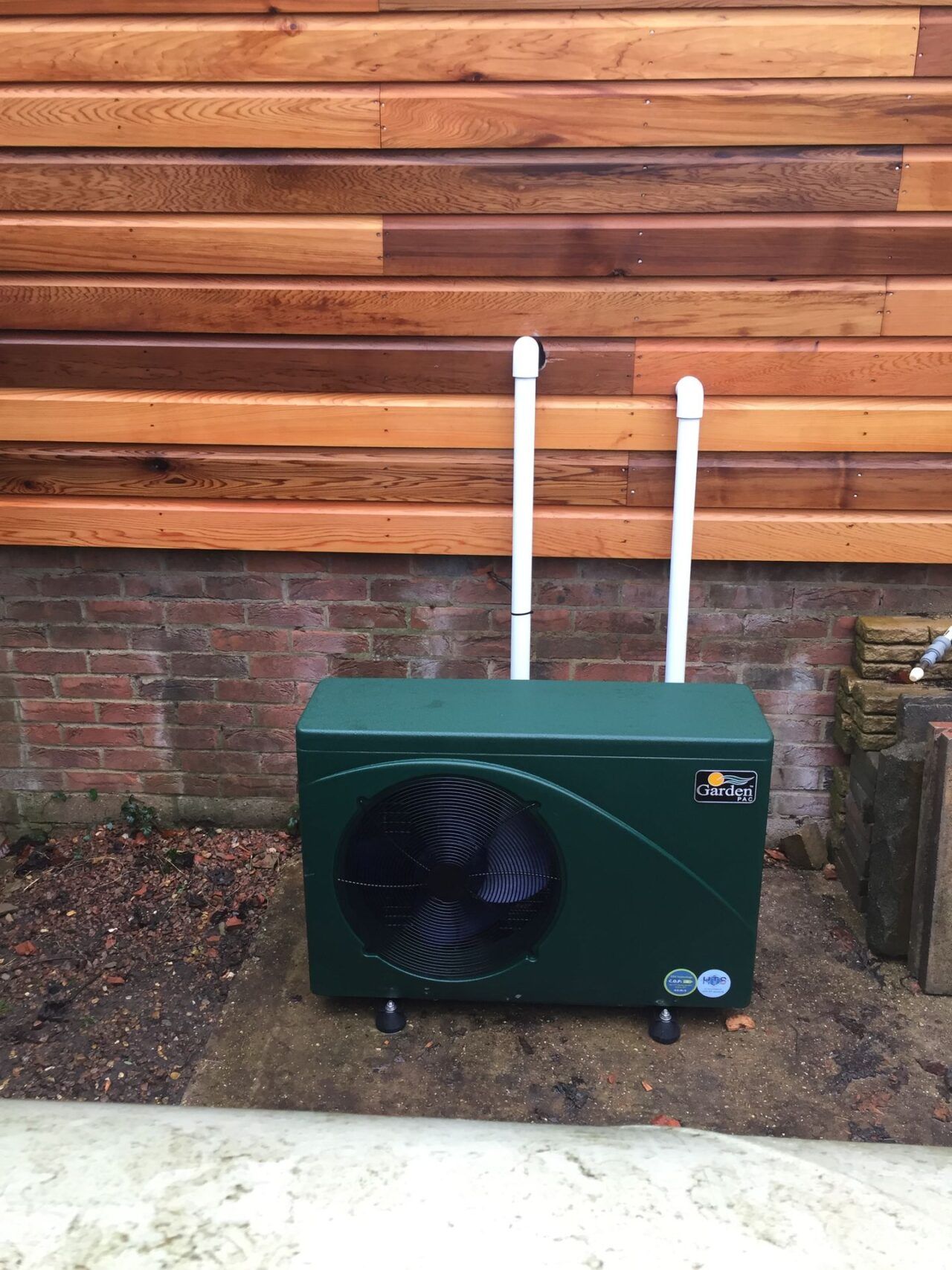 Additionally, we integrated an air-sourced heat pump, allowing our clients to enjoy a comfortable water temperature throughout the year, regardless of the season.