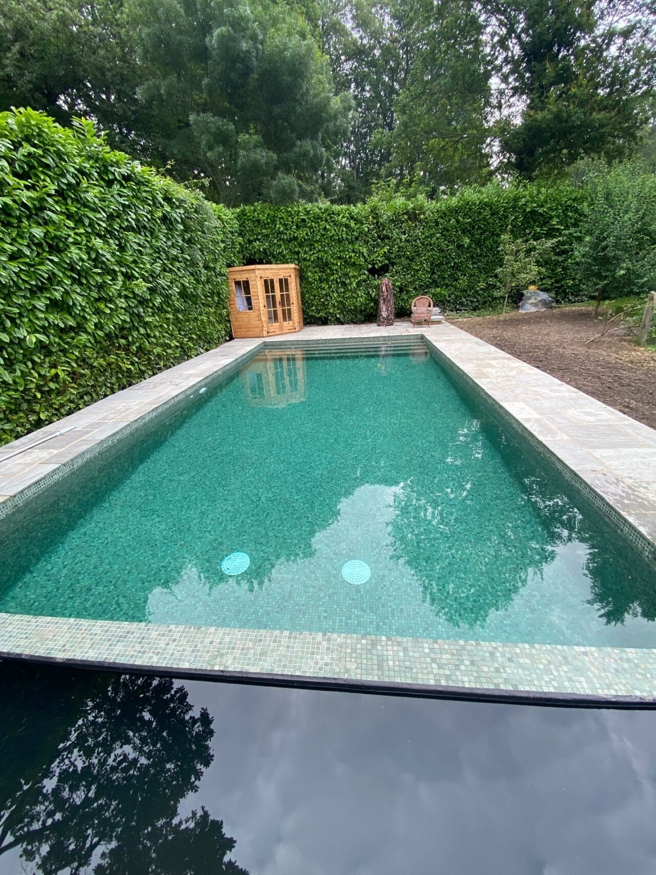 UK Swimming Pools – Contemporary Rectangular Pool with Mosaic Finish and Summerhouse 02