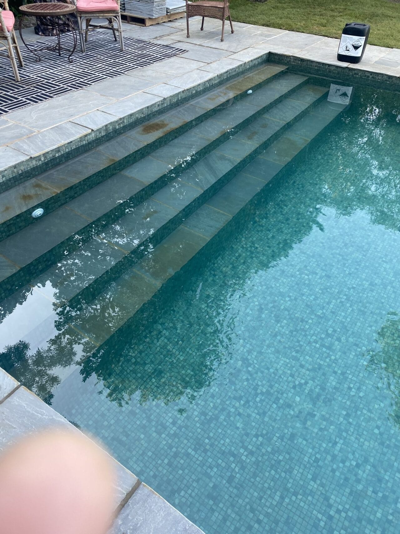 UK Swimming Pools – Contemporary Rectangular Pool with Mosaic Finish and Summerhouse 04