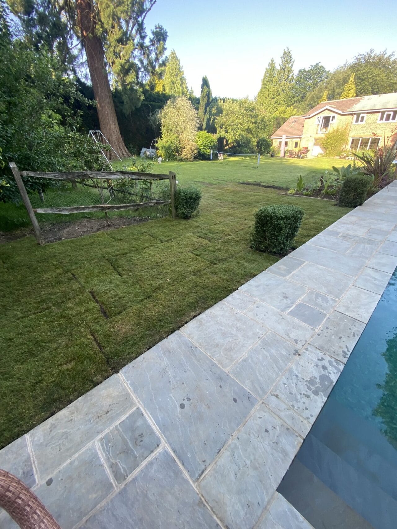 UK Swimming Pools – Contemporary Rectangular Pool with Mosaic Finish and Summerhouse 07