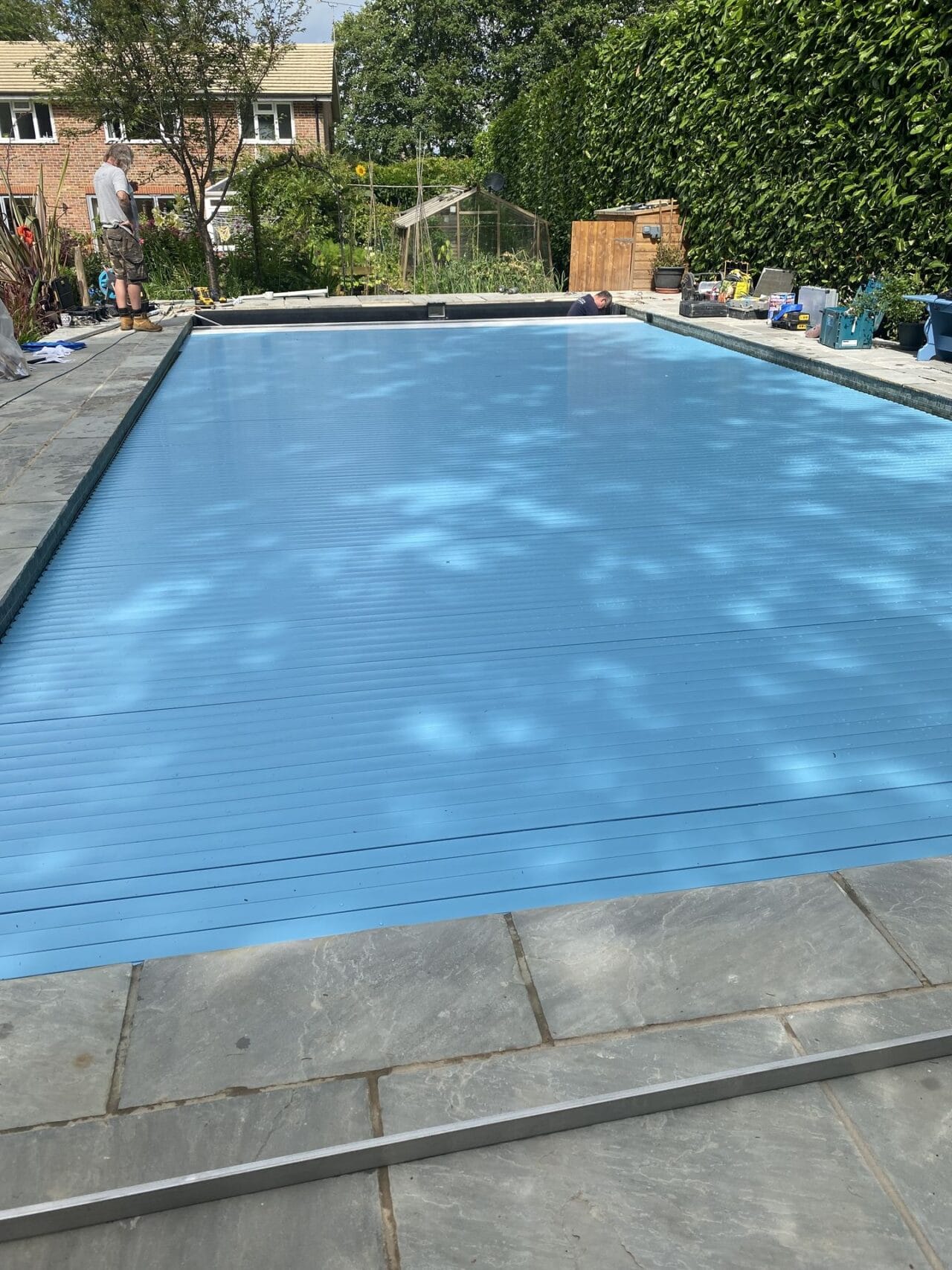 UK Swimming Pools – Contemporary Rectangular Pool with Mosaic Finish and Summerhouse 08