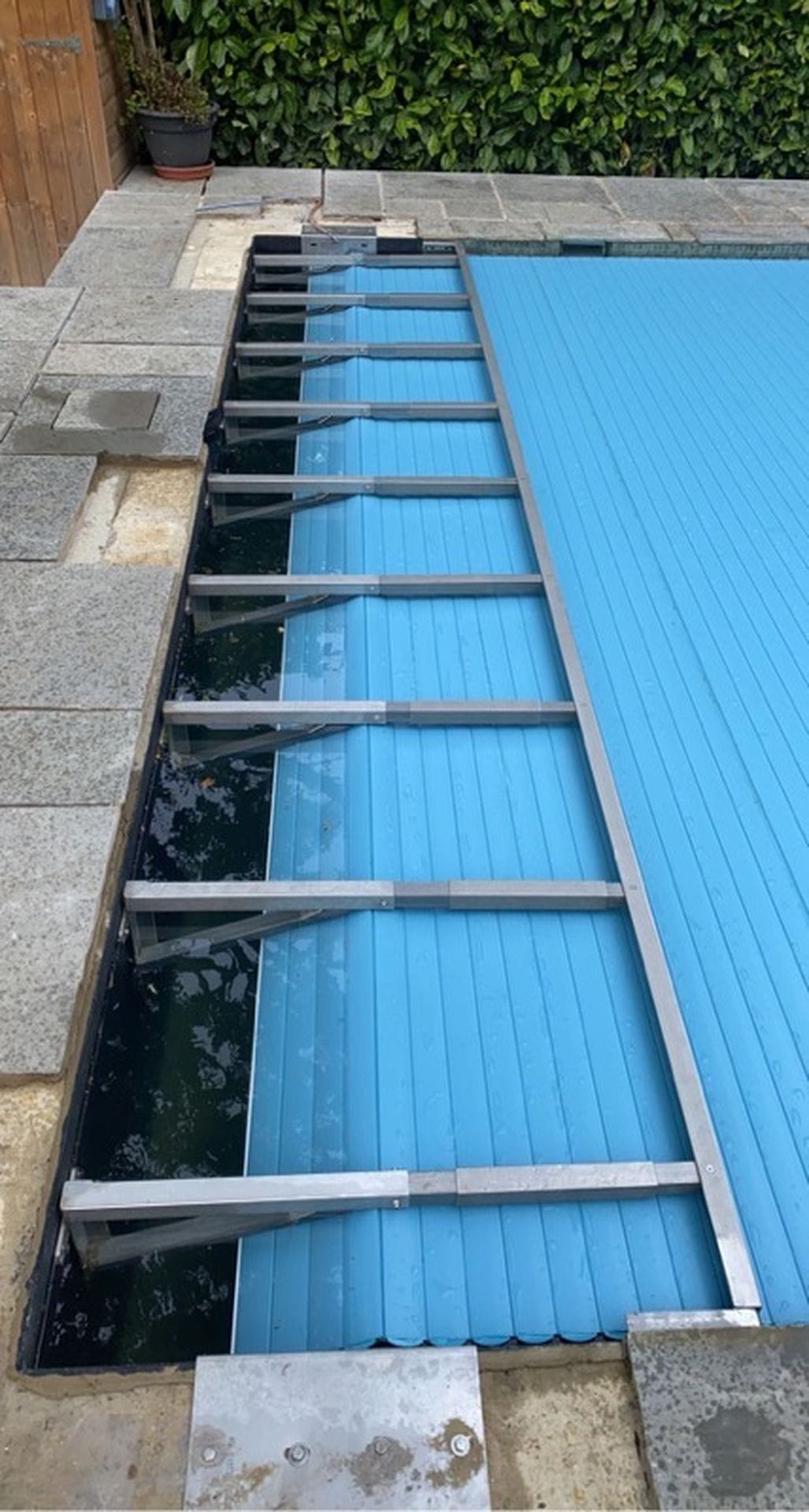 UK Swimming Pools – Contemporary Rectangular Pool with Mosaic Finish and Summerhouse 09