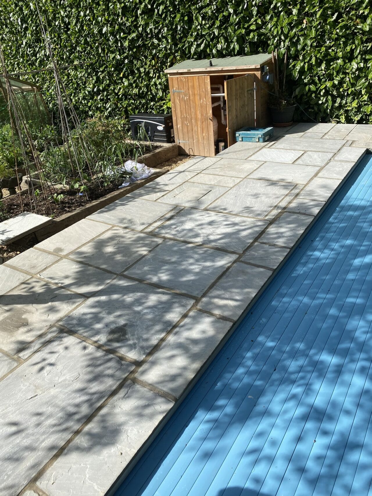 UK Swimming Pools – Contemporary Rectangular Pool with Mosaic Finish and Summerhouse 10