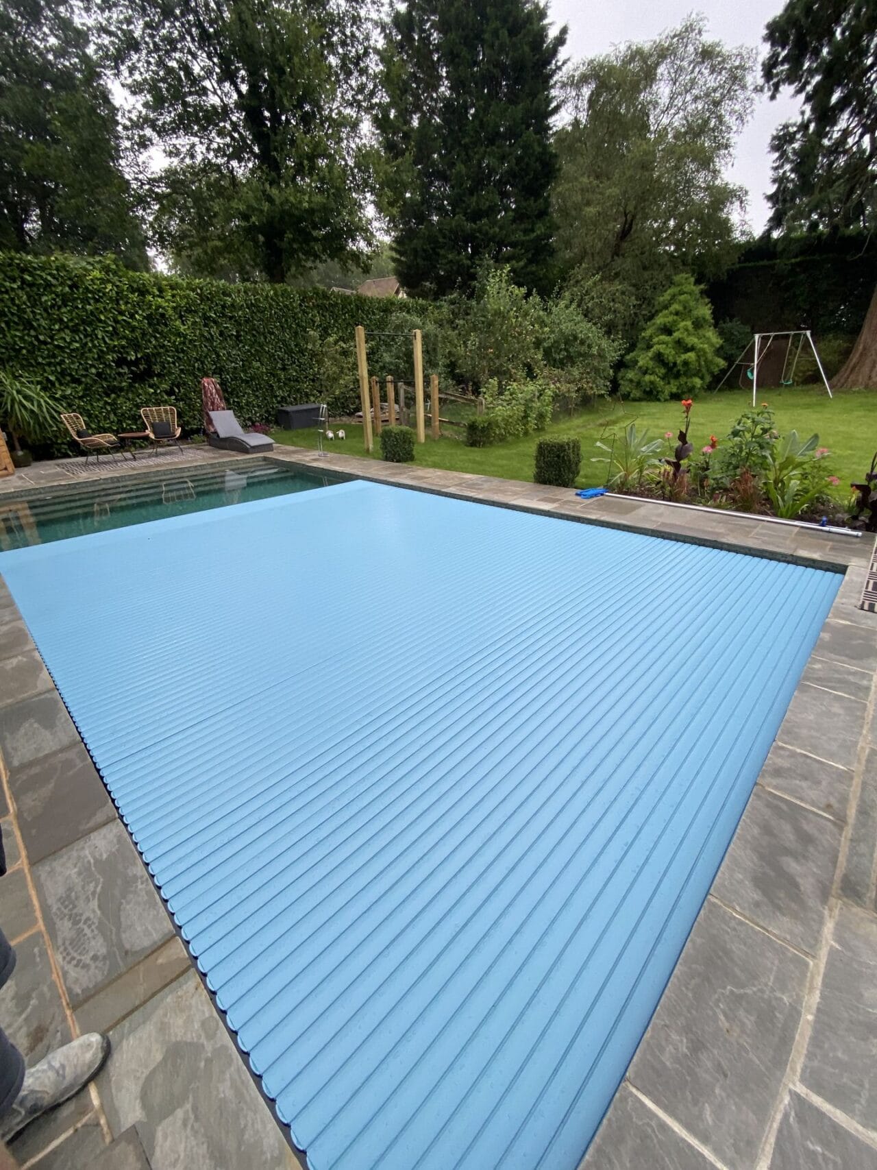 UK Swimming Pools – Contemporary Rectangular Pool with Mosaic Finish and Summerhouse 17