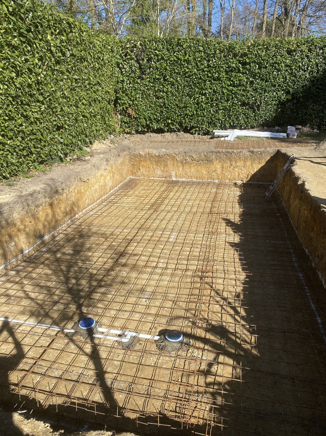 UK Swimming Pools – Contemporary Rectangular Pool with Mosaic Finish and Summerhouse 25